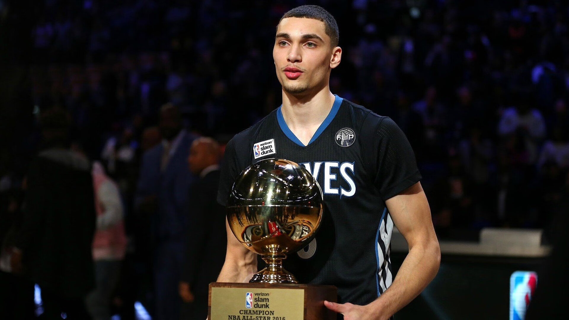 体育新闻栏目开设中国篮球周报关注行业动态与赛事进程，国内篮球新闻