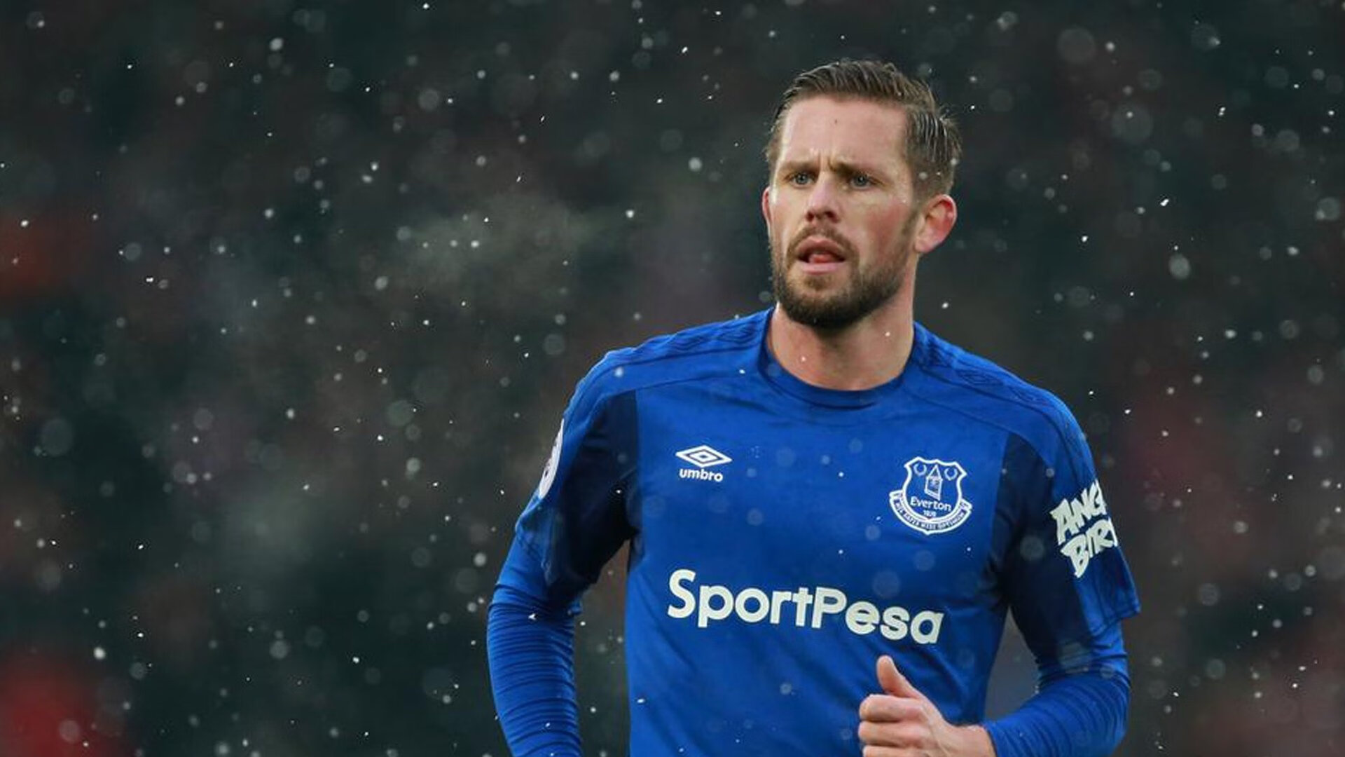 美国队后程发力争夺接力亚军，美国队接力重赛